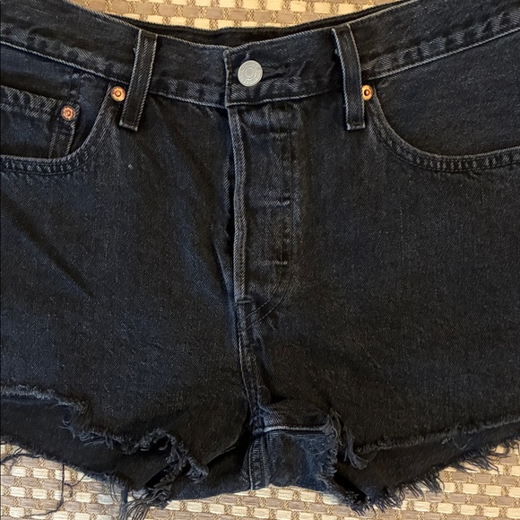 Levi’s denim shorts - Picture 3 of 6